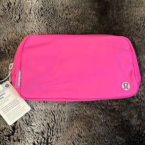 NWT Shipping next day! Lululemon Everywhere Belt Bag (EBB) 1L Sonic Pink